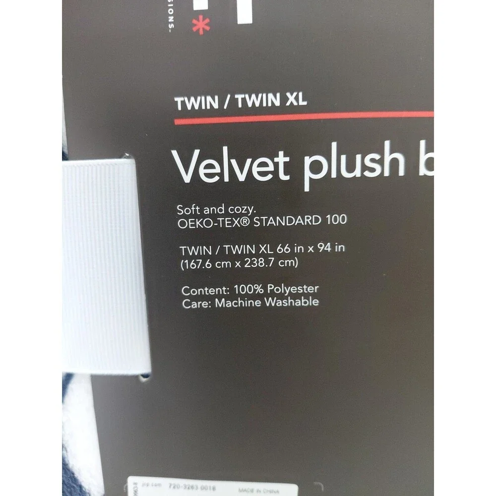 Home Expressions Twin / Twin XL Velvet Plush Blanket 66” X 94” LEAF NAVY, New